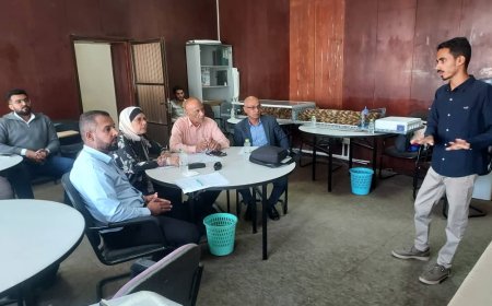 جامعة عدن تحتضن مناقشة علمية لابتكار «روبوت لتنظيف الألواح الشمسية» 