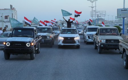 المهرة.. مسيرة احتفالية في الغيضة تبارك انتصارات الشرعية وقوات درع الوطن 