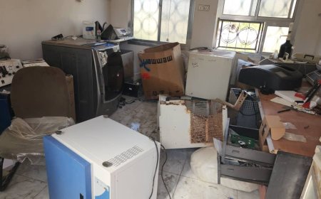 مؤسسة مياه عدن تدعو لإعادة أجهزة فحص المياه بعد اقتحام المختبر المركزي ونهبها