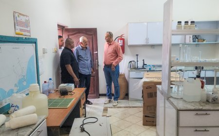 الشعبي وباخبيرة يعاينان أضرار المختبر المركزي لفحص المياه في منطقة البرزخ بعدن