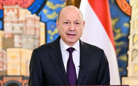 رئيس مجلس القيادة يعلن نجاح عملية استلام المعسكرات وتشكيل لجنة عسكرية عليا لاستعادة مؤسسات الدولة سلما اوحربا