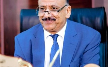 مفاجأة صادمة.. الوزير الانتقالي حميد باع الرمز الدولي (OYMK) لمطار مكيراس الجنوبي لصالح مطار المخا الشمالي