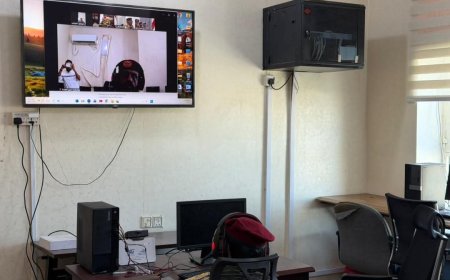 عبر تقنية الزوم.. قائد محور الغيضة يشارك في اجتماع موسّع لقيادات الهيئات والمناطق والمحاور العسكرية