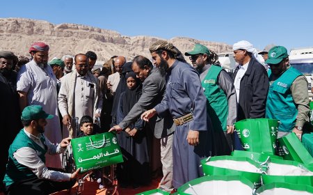 حضرموت: مركز الملك سلمان للإغاثة يواصل توزيع الكسوة الشتوية ضمن مشروع “كنف” في المناطق الصحراوية