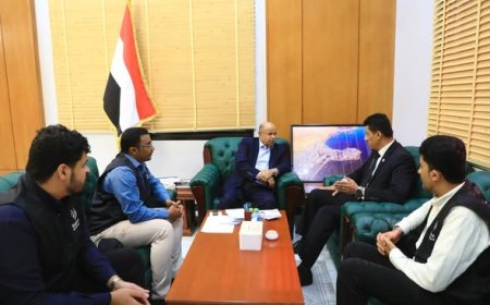 المحافظ الخنبشي يطلع على نشاطات منظمة رحمة حول العالم في حضرموت