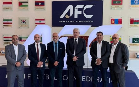 وفد الاتحاد اليمني لكرة القدم يناقش تعزيز التعاون مع المختصين بالاتحاد الآسيوي