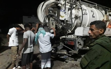 بتوجيهات مدير عام خورمكسر… لجنة الخدمات تعالج طفح مياه الصرف الصحي بحي الرشيد