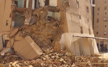 بالصورة  كارثة تراثية تهدد ناطحات السحاب في شبام.. انهيار منزل في قلب شبام التاريخية