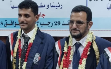 لحظة تاريخية في جامعة عدن.. مناقشة رسائل ماجستير لأب وابنه معًا