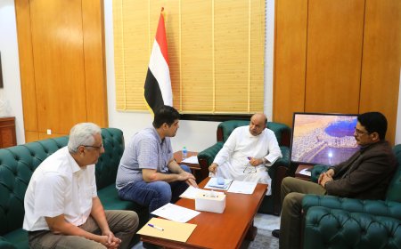 عضو مجلس القيادة محافظ حضرموت يطلع على أوضاع مديريتي المكلا والعبر ومكتبي الأشغال العامة والخدمة المدنية