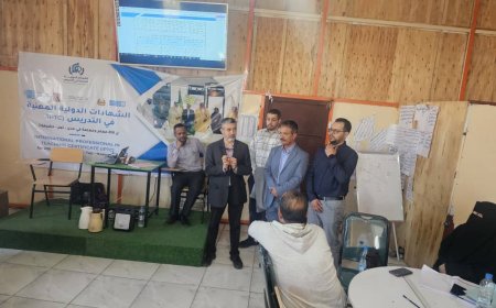 لتطوير كفاءة المعلمين.. العضو المنتدب للمؤسسة الخيرية لمجموعة "هائل سعيد أنعم" يتفقد سير مشروع (IPTC) بتعز