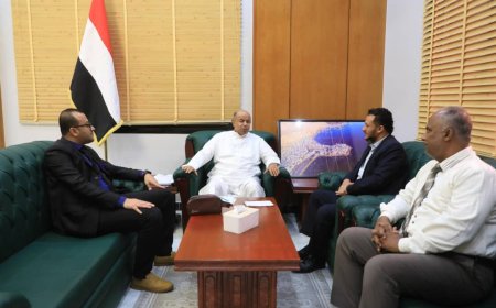 عضو مجلس القيادة الرئاسي يبحث مع قيادة كاك بنك توسيع الشراكة لدعم التنمية والاستثمار