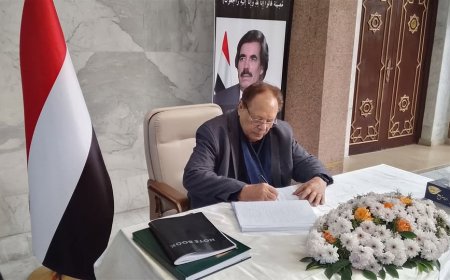 رفيق دربه وخصمه السياسي.. الرئيس علي ناصر يدون كلمة مؤثرة في رحيل الرئيس البيض