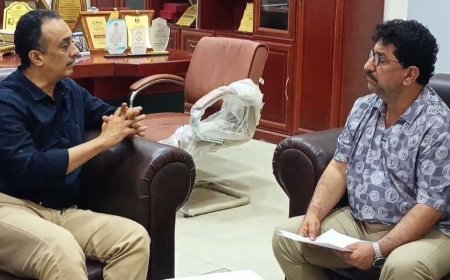 القائم بأعمال الصحة في عدن يناقش خطة مركز الطوارئ والاسعاف 195وصحة الموانئ للعام 2026