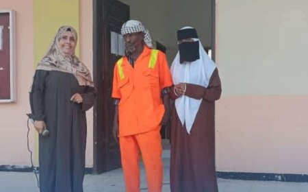 ثانوية بلقيس تكرّم عبدالله علي بلقب «الأب المثالي» تقديرًا لدعمه تعليم ابنته آمنة