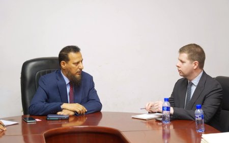 محافظ عدن يناقش مع مدير مكتب المبعوث سير إعادة تموضع القوات العسكرية واستئناف العملية السياسية وأهمية الحوار الجنوبي الذي ترعاه السعودية