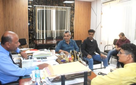 مدير عام المكلا يبحث سُبل تعزيز العمل الشبابي التطوعي  مع اتحاد الملتقيات بساحل حضرموت