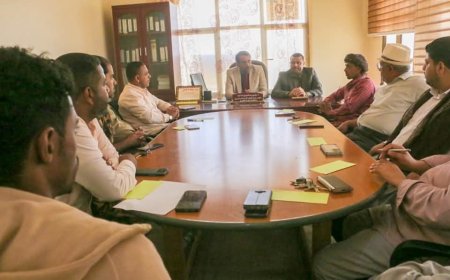 سقطرى : وكيل وزارة الزراعة ووكيل محافظ سقطرى يترأسان لقاءً لتنظيم توريد المنتجات الزراعية والحيوانية وتطبيق قوانين الحجر في المحافظة