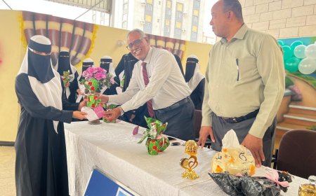 ثانوية الرائدة سلومة السيباني تحتفي بطالباتها المتفوقات بحضور مدير تربية المكلا*