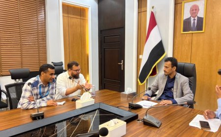الوكيل الجيلاني يبحث مع برنامج الغذاء العالمي أنشطة البرنامج بحضرموت وخطة توزيع المساعدات الغذائية بمديرية العبر