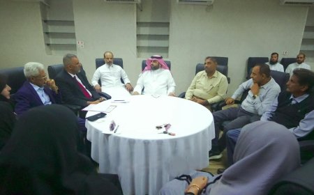بتنسيق مع السلطة المحلية بعدن..  اللواء الشهراني يلتقي قادة التعليم لبحث أزمة المعلمين