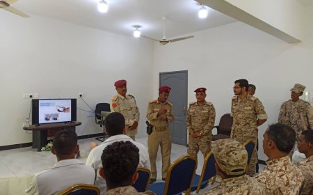 رئيس أركان المنطقة العسكرية الثانية يدشّن دورة تدريبية في الإسعافات الأولية والإنعاش القلبي لمنتسبي مستشفى ٢٤ إبريل العسكري بالمكلا