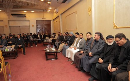 وكيل محافظة إب الشيخ عارف الواصلي يستقبل المعزين بوفاة والدته في القاهرة