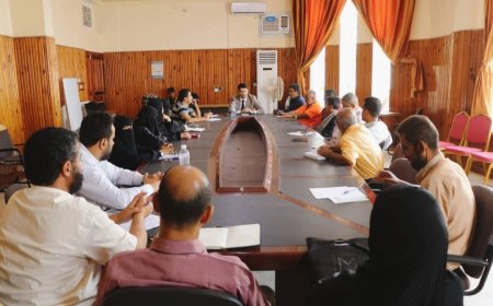 خلال اجتماعه بالمكتب التنفيذي للمديرية.. مدير عام البريقة .. يشدد على الانضباط الوظيفي ورفع مستوى الخدمات المقدمة للمواطنين