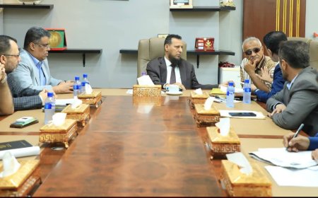 محافظ عدن يؤكد أهمية تنشيط الحركة الرياضية ويدعو إلى تحييدها عن التجاذبات