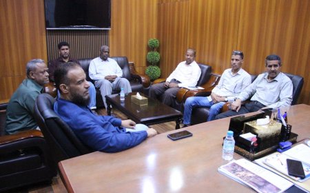 مكتب تربية حضرموت الساحل يناقش الخطوات النهائية لإقامة المخيم الطبي الأول للتربويين