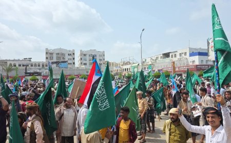 مليونية عدن تجدد الوفاء للسعودية وتعلن التضامن المطلق مع القائد حمدي شكري