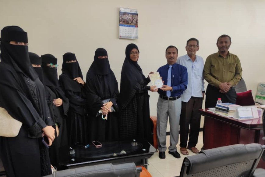 طلبة الحاسوب ينجزون برنامجًا رقميًا للدراسات العليا بكلية التربية عدن