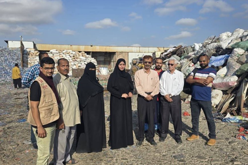 نيابة الصناعة والتجارة بعدن تُتلف 2700 كرتون مشروبات غازية تالفة لمخالفتها معايير الجودة