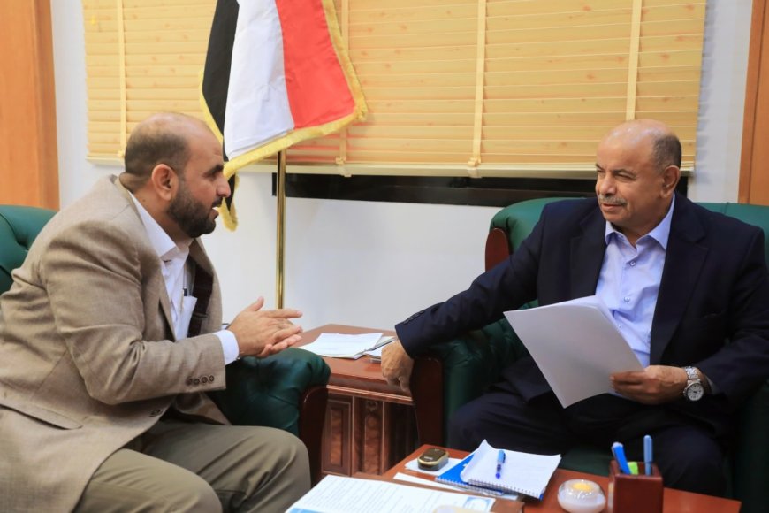 محافظ حضرموت يناقش أوضاع هيئة الشئون البحرية بالمكلا ويشيد برسالة الدكتور نبيل بن عيفان