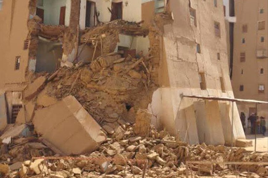 بالصورة&nbsp; كارثة تراثية تهدد ناطحات السحاب في شبام..&nbsp;انهيار منزل في قلب شبام التاريخية