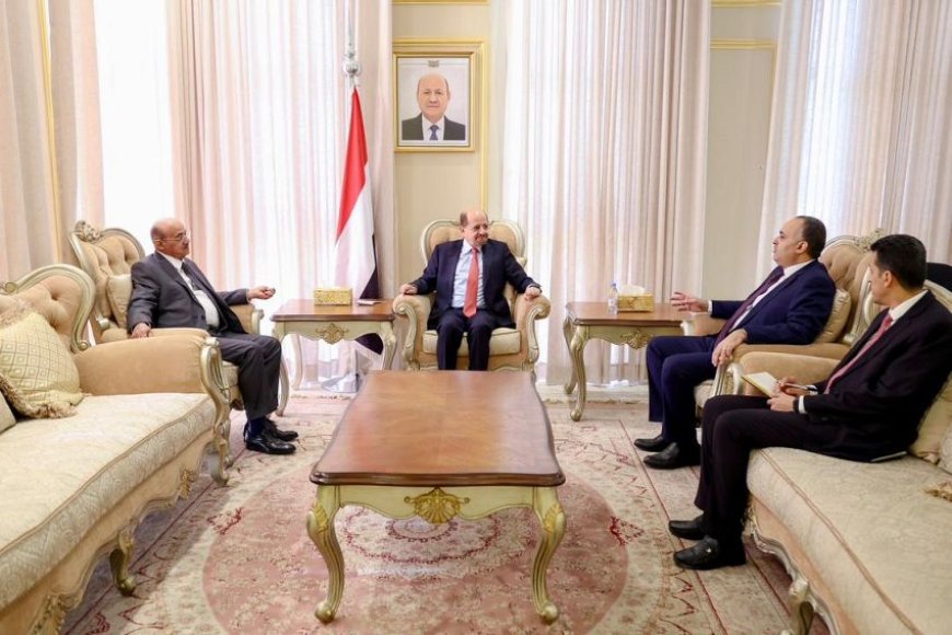 رئيس الوزراء الزنداني يوجّه بصرف الرواتب المتأخرة فورًا