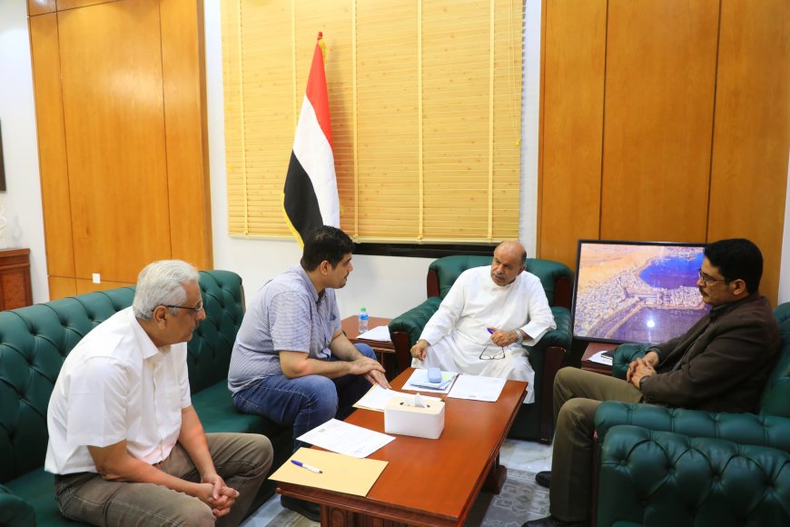 عضو مجلس القيادة محافظ حضرموت يطلع على أوضاع مديريتي المكلا والعبر ومكتبي الأشغال العامة والخدمة المدنية