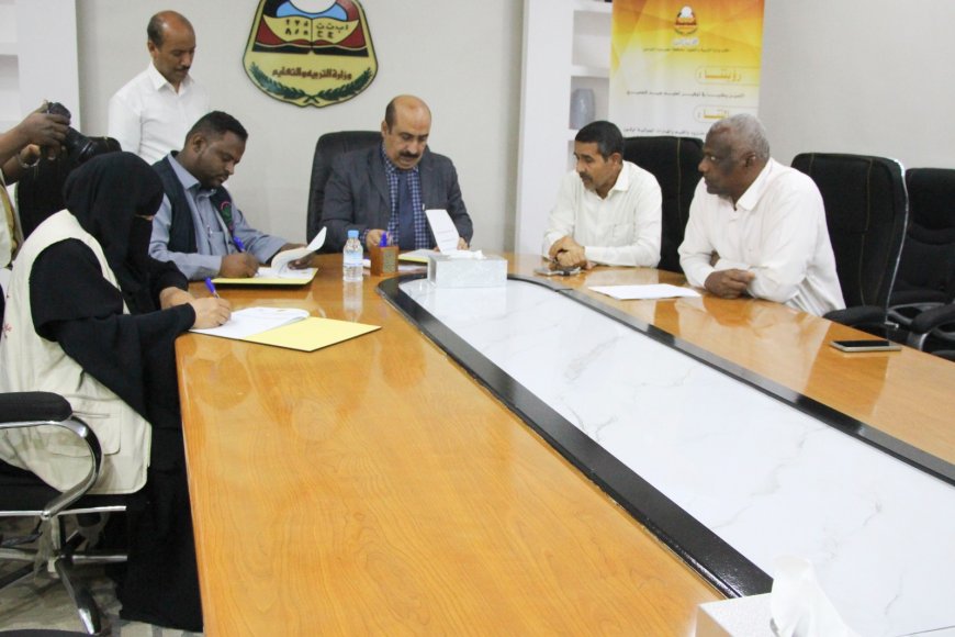 التوقيع بمكتب تربية ساحل حضرموت على اتفاقية تنفيذ مشروع التعليم التعويضي والالتحاق بالركب