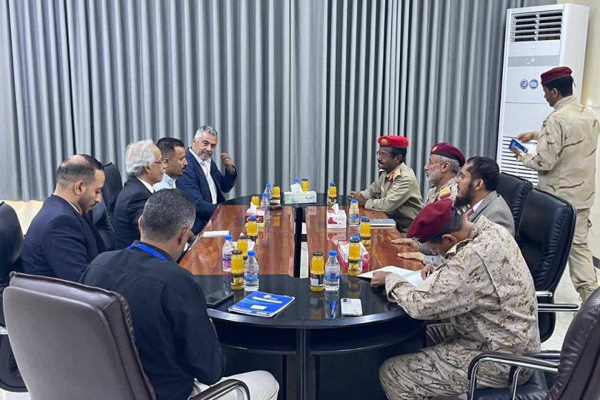 رئيس أركان المنطقة العسكرية الثانية يستقبل رئيس مستشاري الأمن والسلامة بمكتب الأمم المتحدة في اليمن لبحث جهود تأمين موظفي الأمم المتحدة والمنظمات الدولية