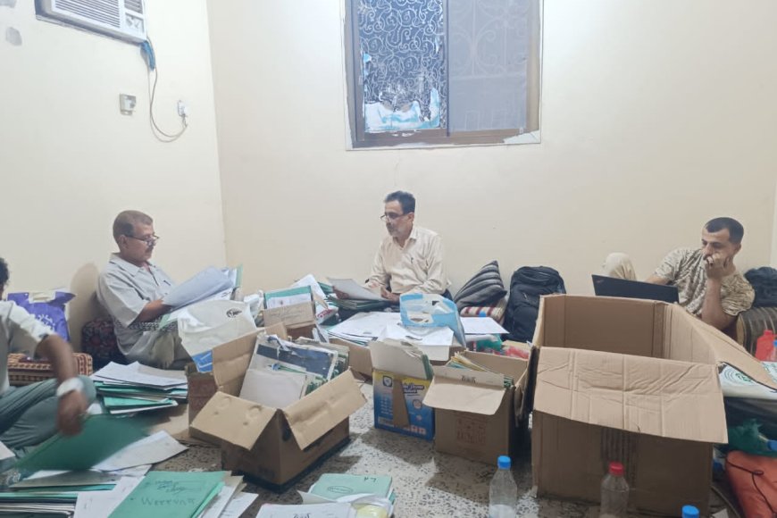 مكتب الشهداء والجرحى بمحافظة أبين يعمل بصمت ويحقق إنجازات بإدراج (420) ملف شهيد رغم شح الإمكانيات