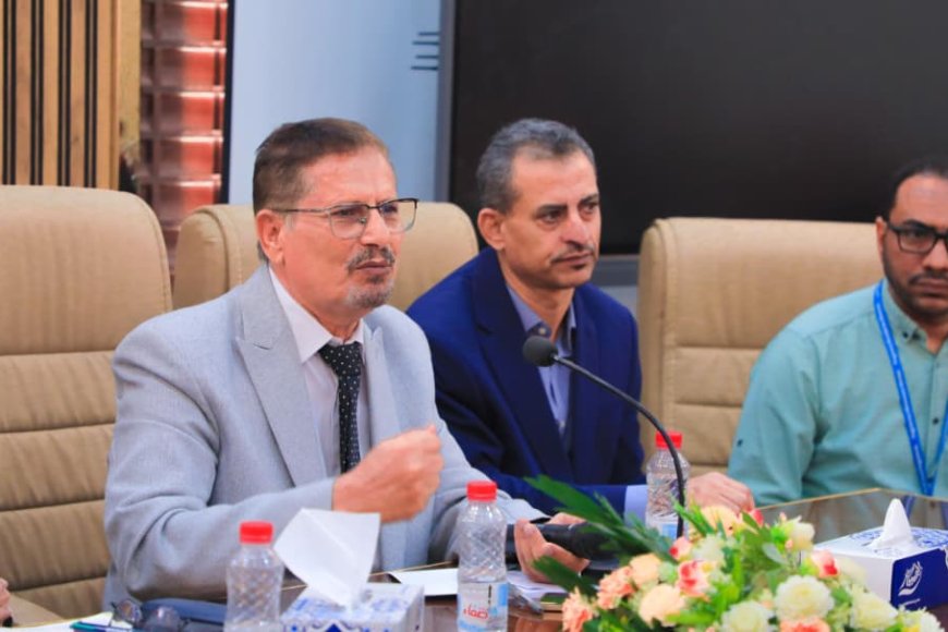 الأستاذ عبدالحكيم الشعبي.. نموذج إداري حاضر في الميدان وخدمة المديريات