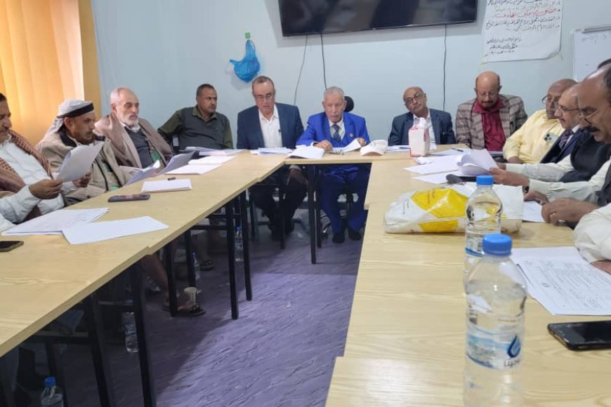 بحضور مدير مكتب الشؤون الاجتماعية ونقيب المعلمين & فرع النقابة يعقد اجتماعه السنوي لتقييم الأداء وتعزيز العمل النقابي والمؤسسي