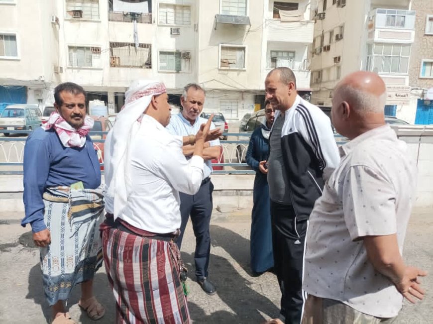 فرق الصيانة بمؤسسة مياه عدن تنفذ أعمال تصفية وفتح انسدادات في شبكات الصرف الصحي بالمعلا