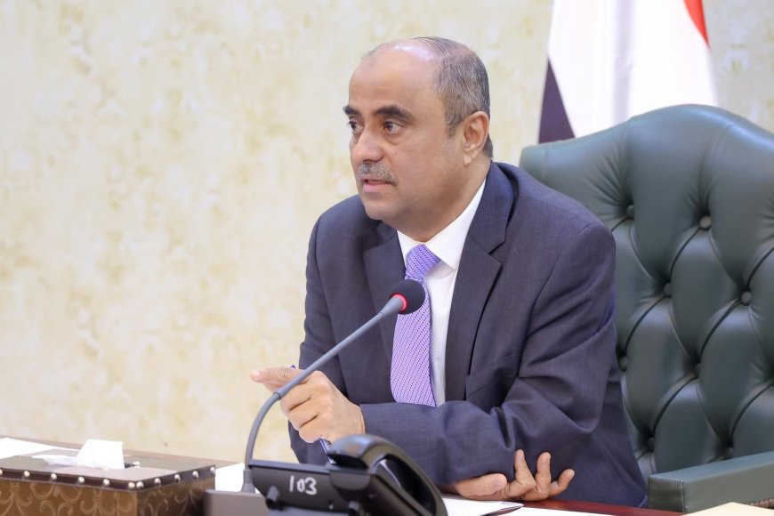 رئيس الوزراء يشيد بحكمة قيادة المهرة وجهودها في التعامل مع المستجدات وتغليب مصلحة المواطنين