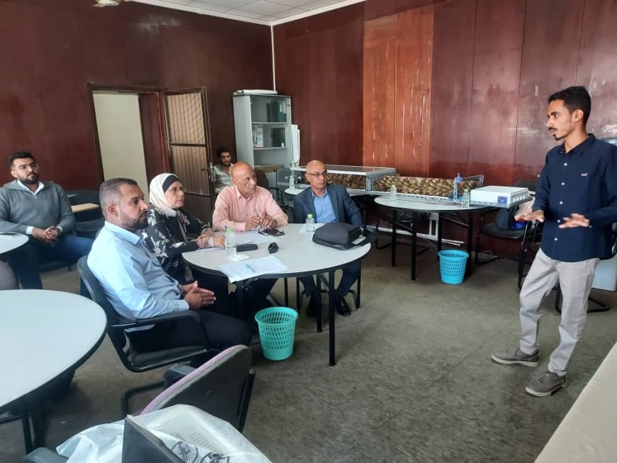 جامعة عدن تحتضن مناقشة علمية لابتكار «روبوت لتنظيف الألواح الشمسية» 