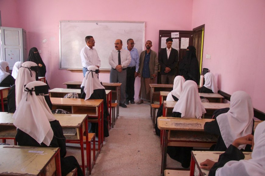 أمين عام محلي حضرموت يتفقد سير الدراسة بعدد من مدارس مديرية المكلا