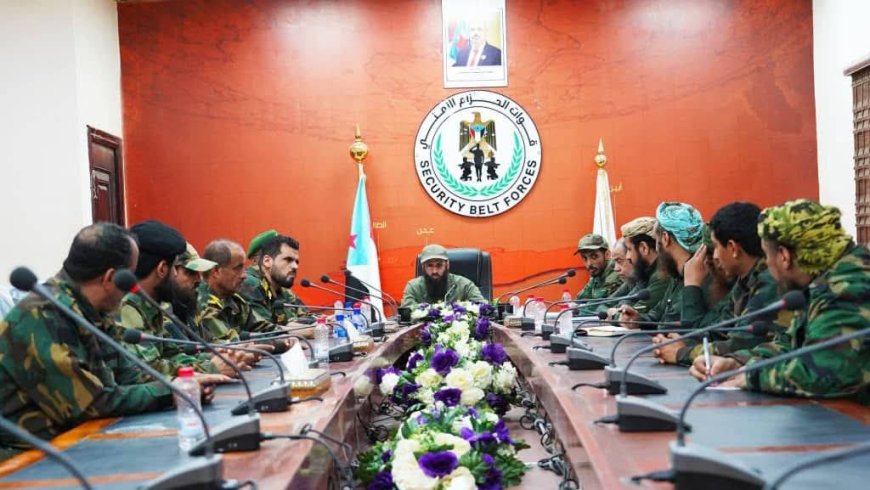 العميد الوالي يترأس اجتماعًا بمدراء الإدارات العامة ويؤكد استقرار الحالة الأمنية