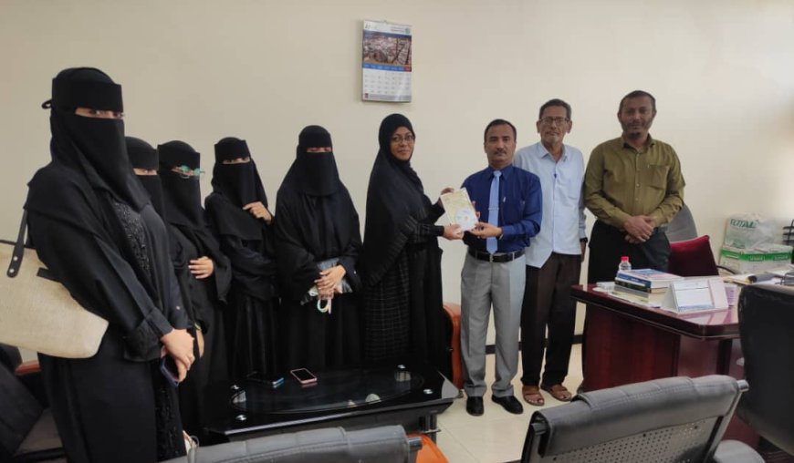 طلبة الحاسوب ينجزون برنامجًا رقميًا للدراسات العليا بكلية التربية عدن