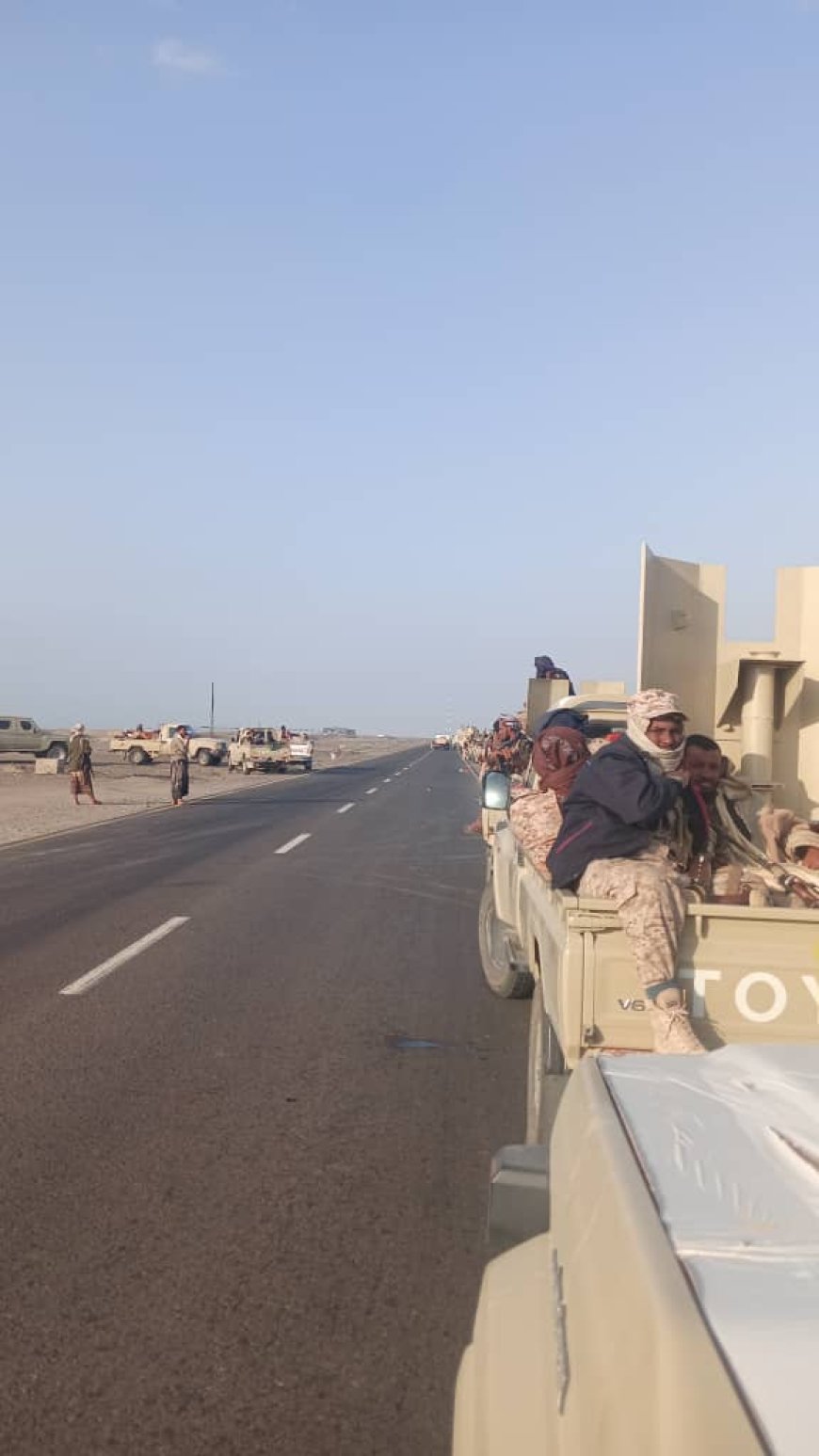 عاجل وبالصورة.. بينما  اللواء الثالث والربع يتجاوز شقرة وصول اللواء الثاني مشارف العاصمة المؤقتة عدن   