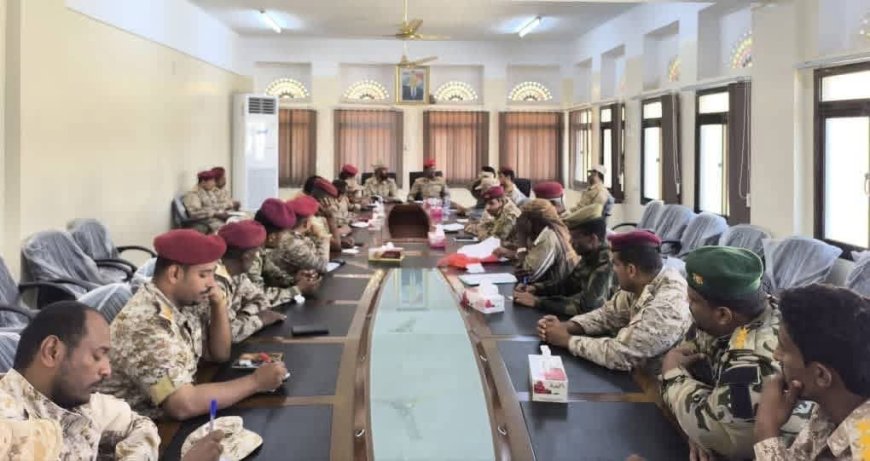 اجتماع عسكري بالمكلا يناقش التنسيق بين وحدات المنطقة الثانية ودرع الوطن